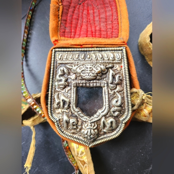 PORTABLE SHRINE - Picture 6 of 6